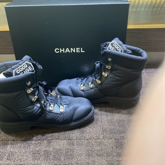 Chanel Puffer Boots Size 41.5 - Picture 6 of 8